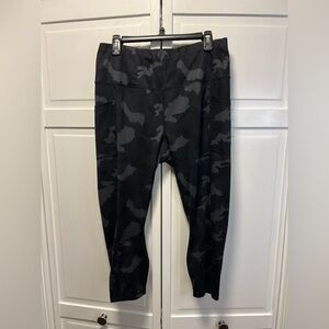 YOGALICIOUS Lux Camo Leggings Size Women’s 1X Color Black/Gray Camo